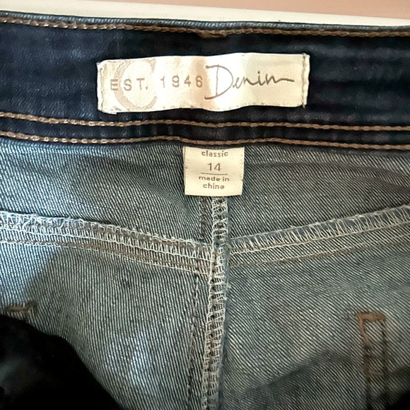 Women’s Jean Shorts - Picture 2 of 3
